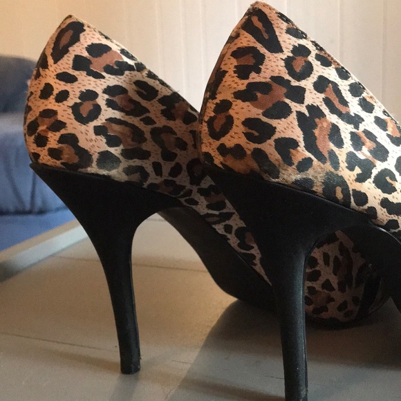 Vianni Collection Leopard Print Pump Heel Size 8.5 - Picture 11 of 16